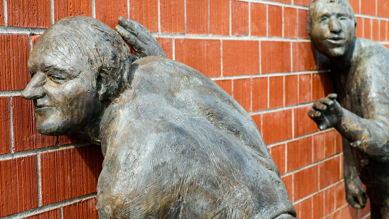 Listening Lessons : Enhancing Our Communication Skills
