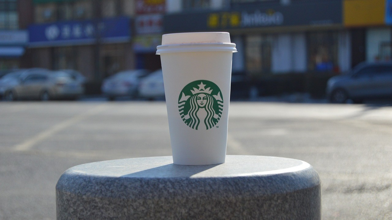 Howard Schultz and the Birth of Starbucks: Revolutionizing Coffee Culture