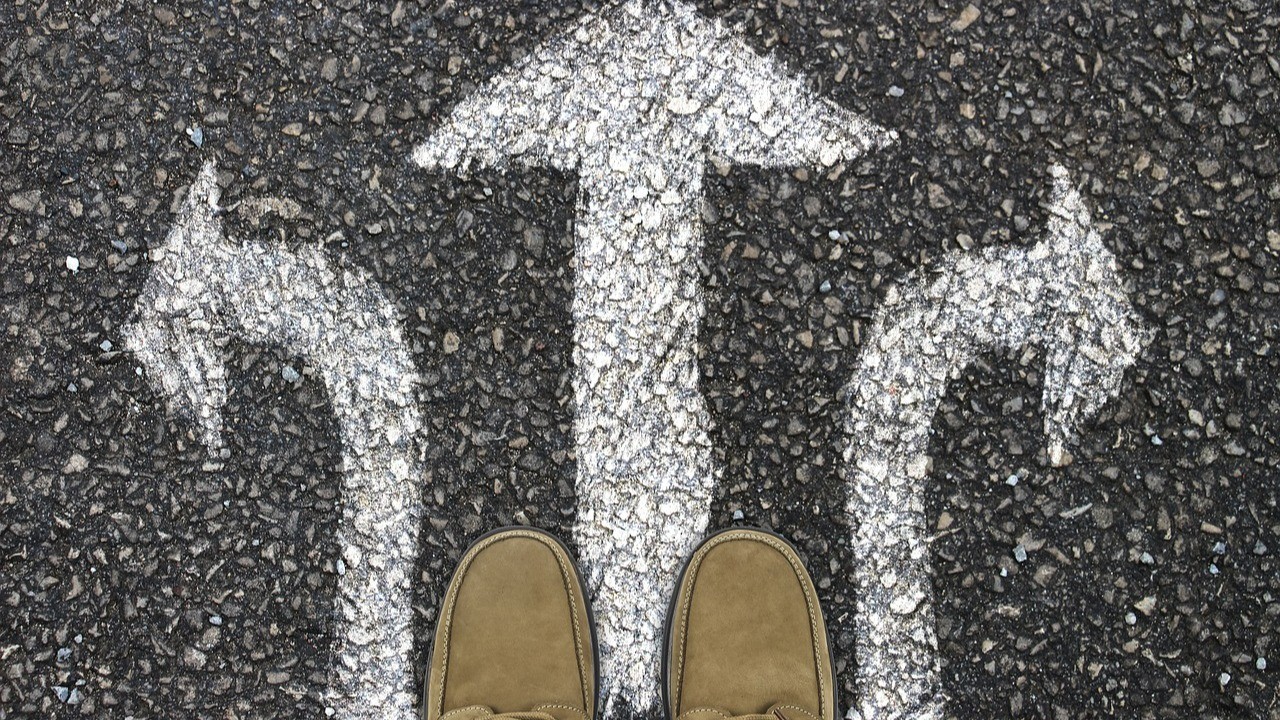 The Two Systems of Thinking: Intuition and Effortful Decision-Making