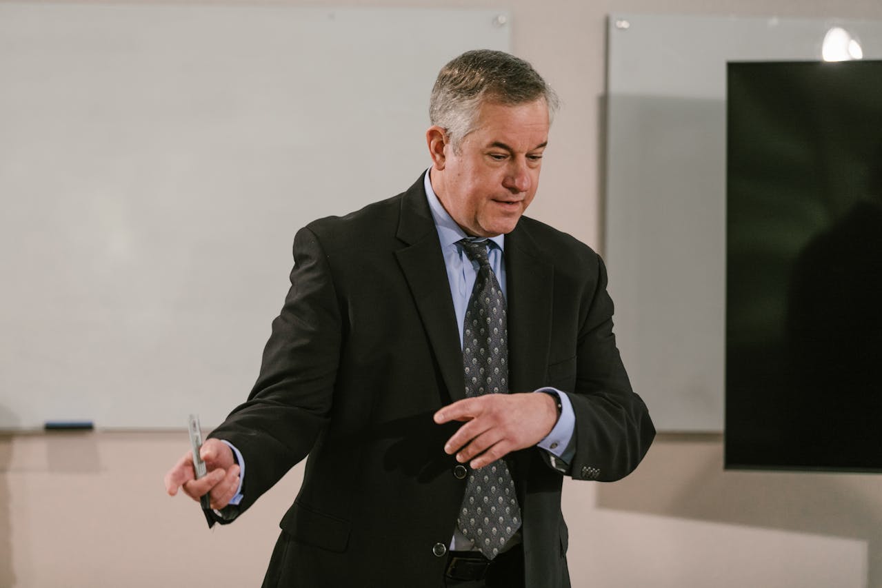 Unlocking Self-Awareness: The Key to Leadership Success and Avoiding Common Pitfalls
